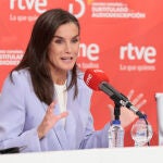 La Reina Letizia en su faceta más periodística.