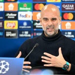 Pep Guardiola, en plena conferencia de prensa