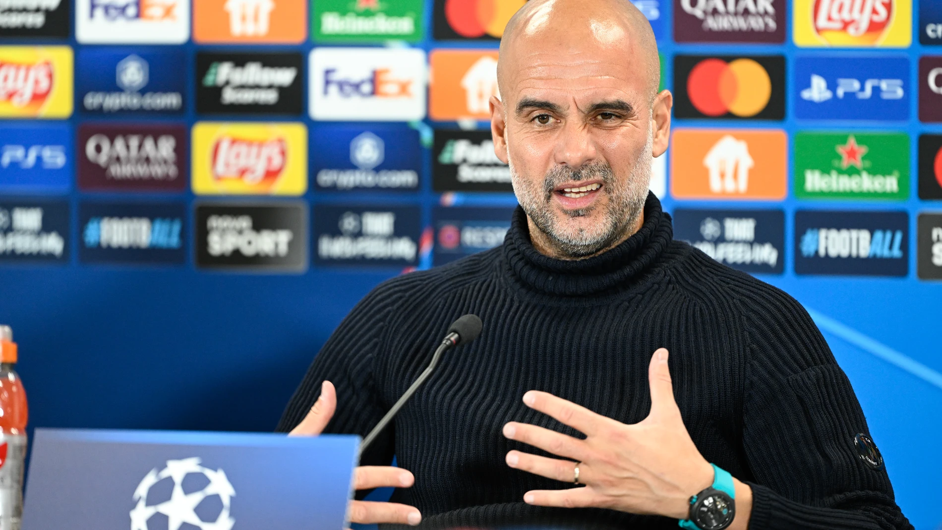 Pep Guardiola, en plena conferencia de prensa