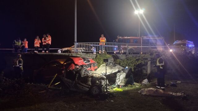 Imagen del vehículo en el que viajaba el matrimonio tras el accidente. 