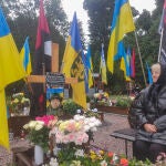 Ucrania conmemora a sus caídos en la guerra contra Rusia con la victoria y la paz en mente