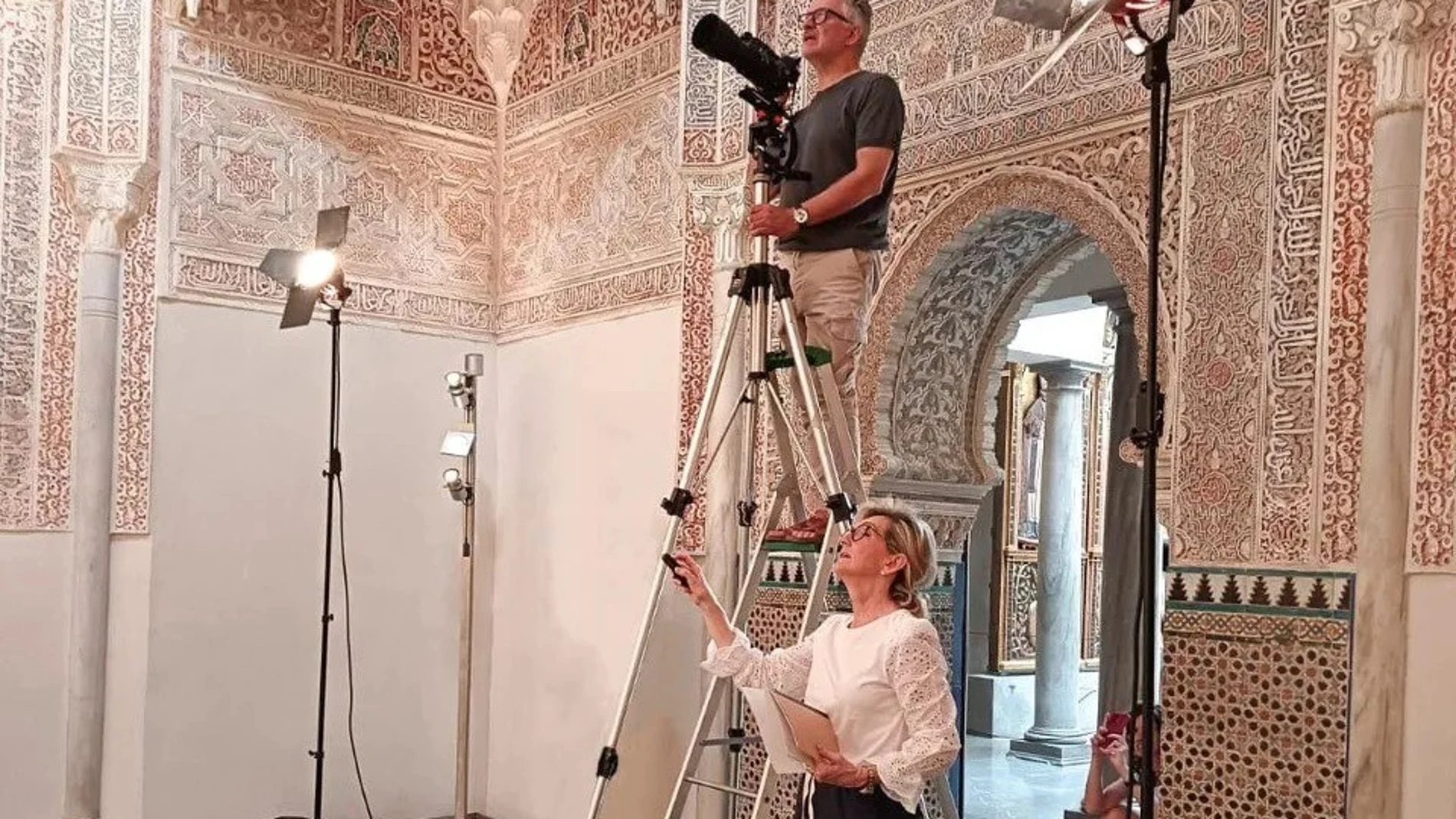 Hallan restauraciones históricas en las yeserías del Oratorio de la Madraza de Granada