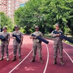 La Armada defiende sus buques de ataques aéreos de UAV con 14 rifles antidrón de la española ATL Europa