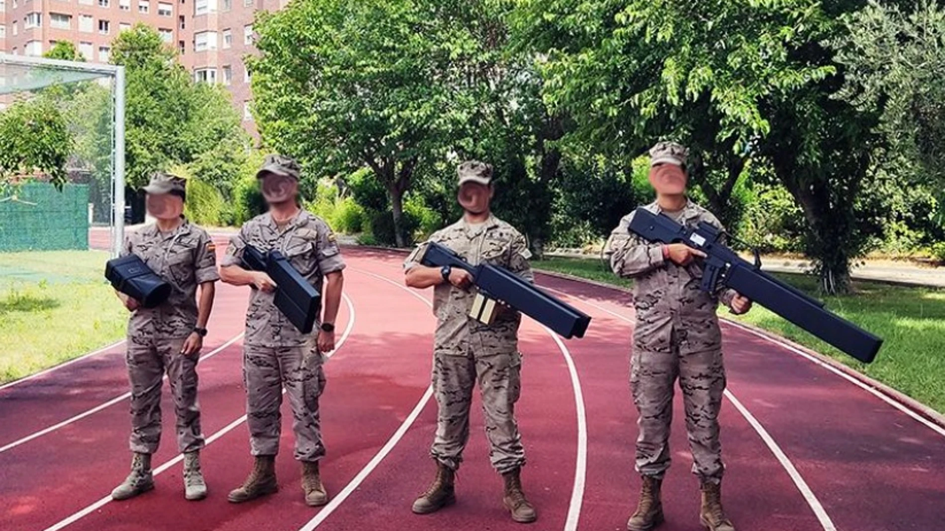La Armada defiende sus buques de ataques aéreos de UAV con 14 rifles antidrón de la española ATL Europa