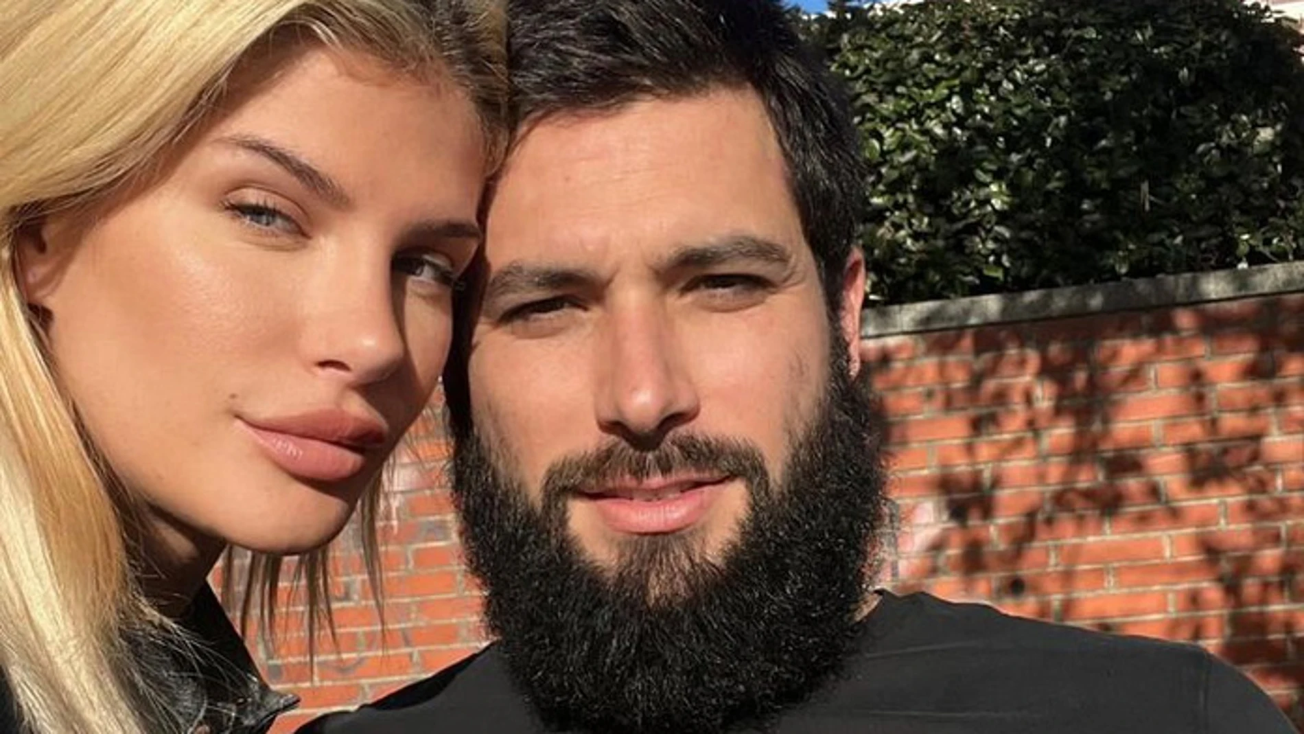 Jota Peleteiro y su esposa Ajla Etemovic
