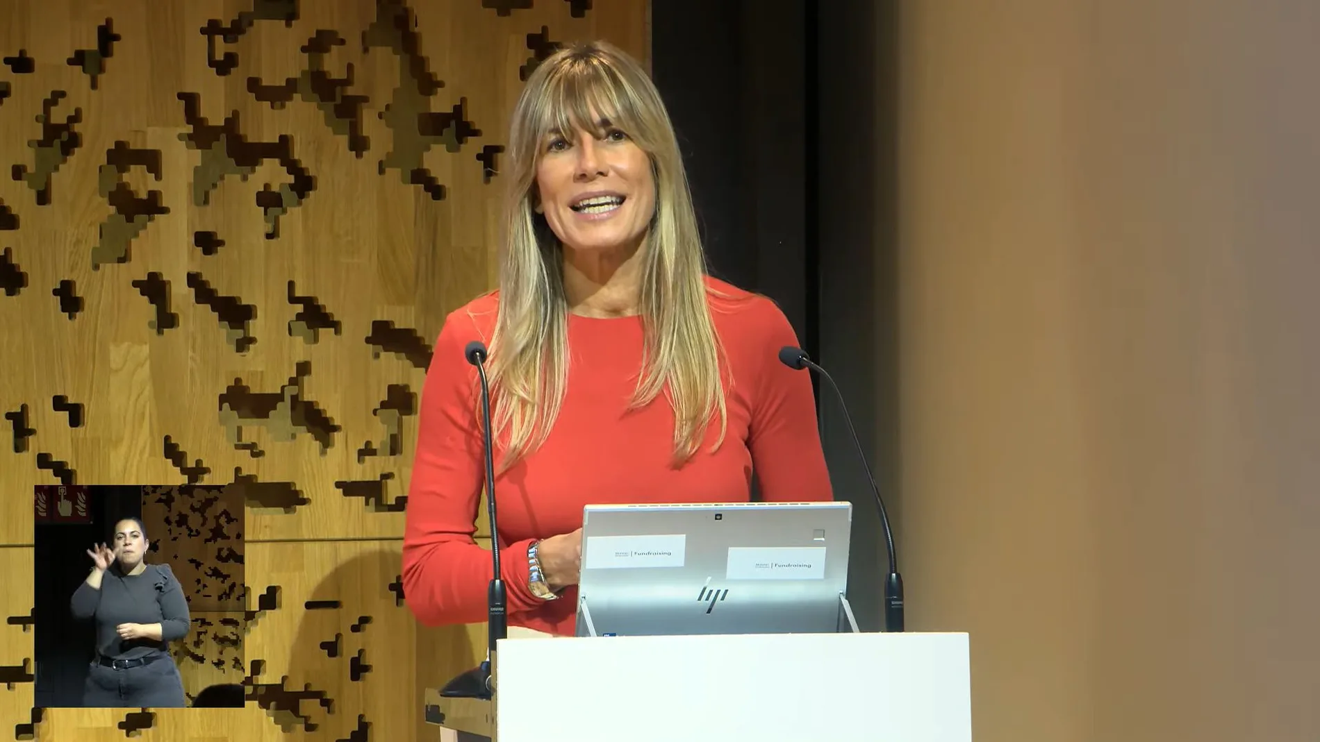 Begoña Gómez abre el foro de su máster con un discurso