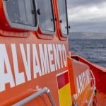 Localizan el cayuco con 60 migrantes que navegaba a la deriva cerca de El Hierro