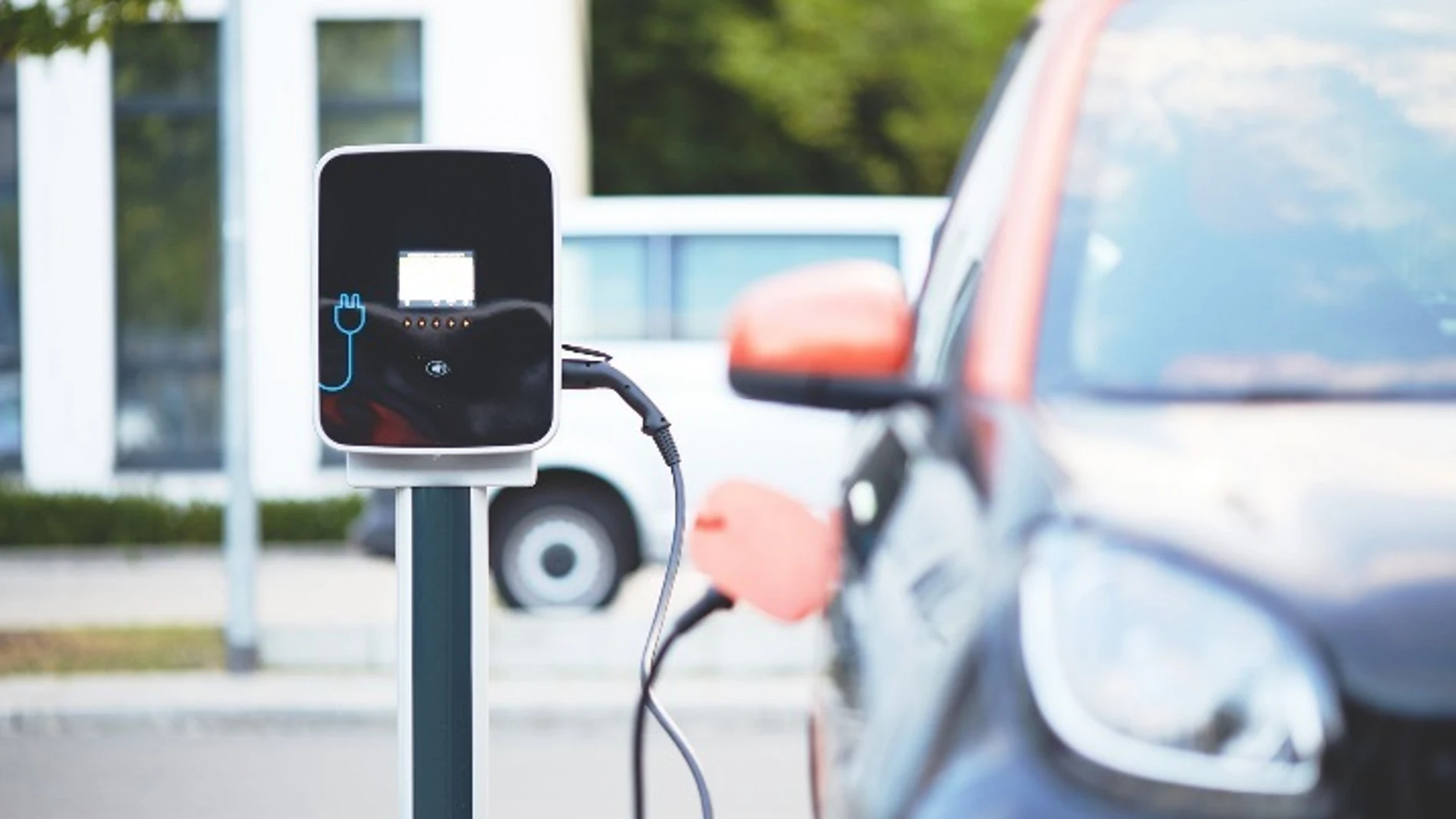 El coche eléctrico presenta una estructura y un funcionamiento diferentes a los vehículos tradicionales de combustión, pero esto no significa que el mercado de piezas recuperadas esté "en declive". REMITIDA / HANDOUT por RECOMOTOR Fotografía remitida a medios de comunicación exclusivamente para ilustrar la noticia a la que hace referencia la imagen, y citando la procedencia de la imagen en la firma 01/10/2024