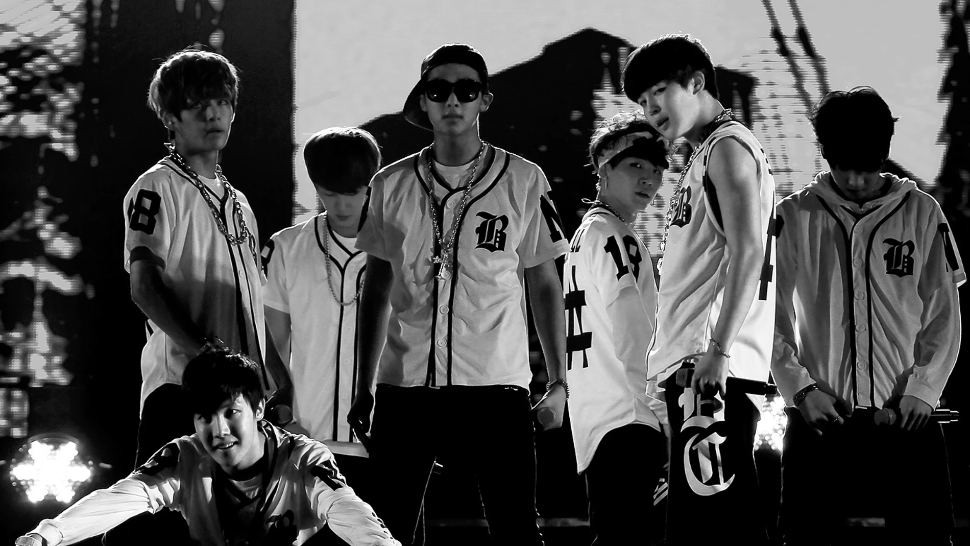 BTS, en 2013, actuando en el Centro de Música de Incheon, Corea del Sur