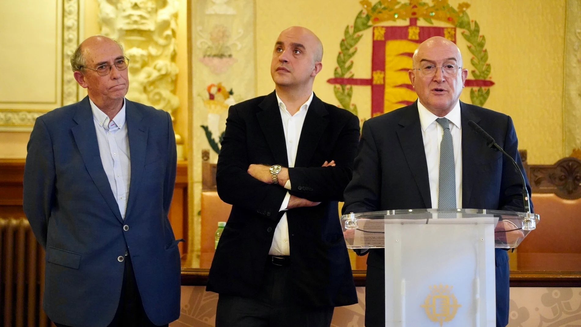 El alcalde de Valladolid, Jesús Julio Carnero, durante la presentación del nuevo informe