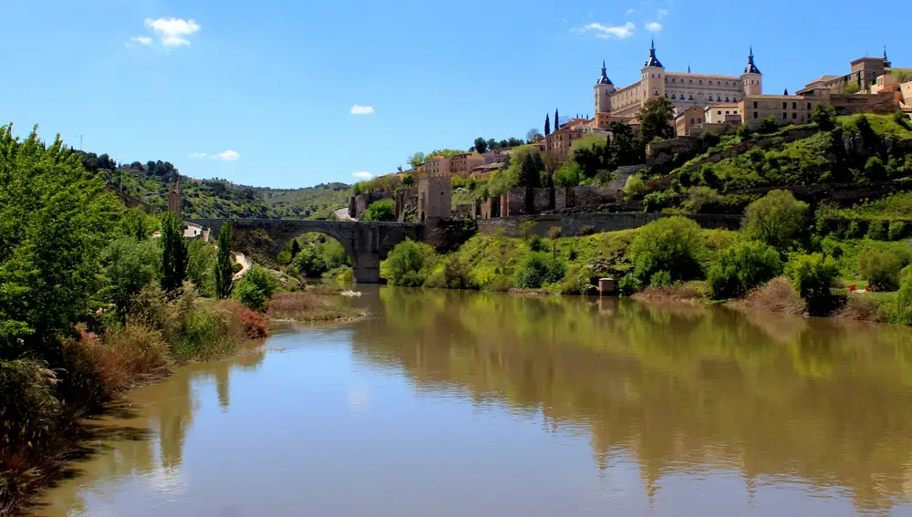 El río Tajo a su paso por la ciudad de Toledo