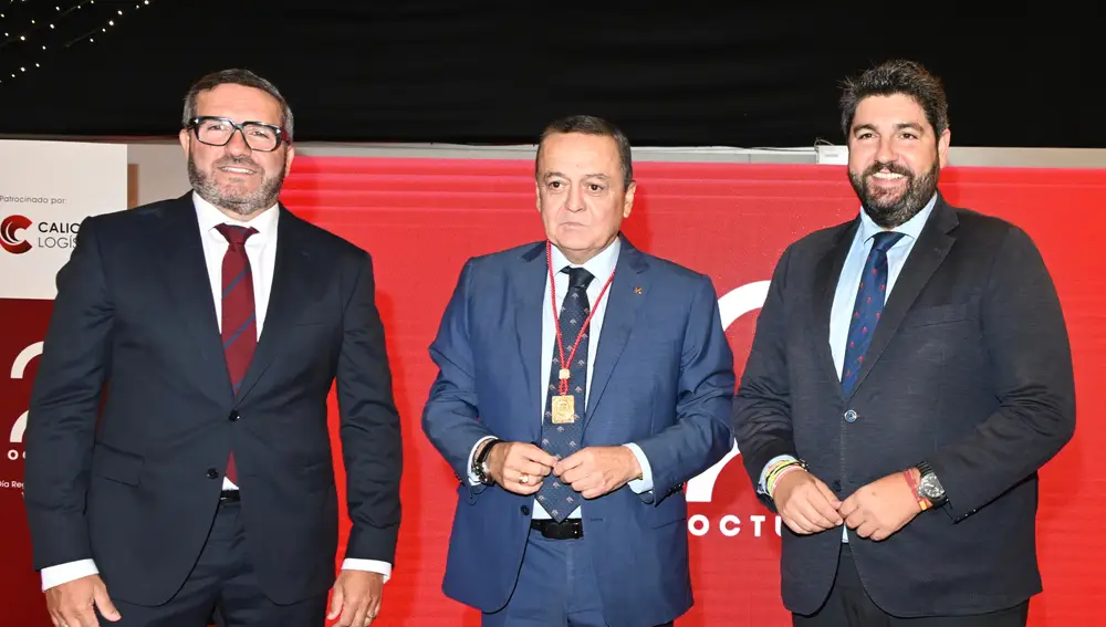 Entrega de la Medalla de Oro de Croem concedida a José María Albarracín