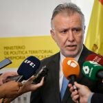 Ángel Víctor Torres se reúne con el presidente de UNICEF España, Gustavo Suarez Pertierra en Madrid