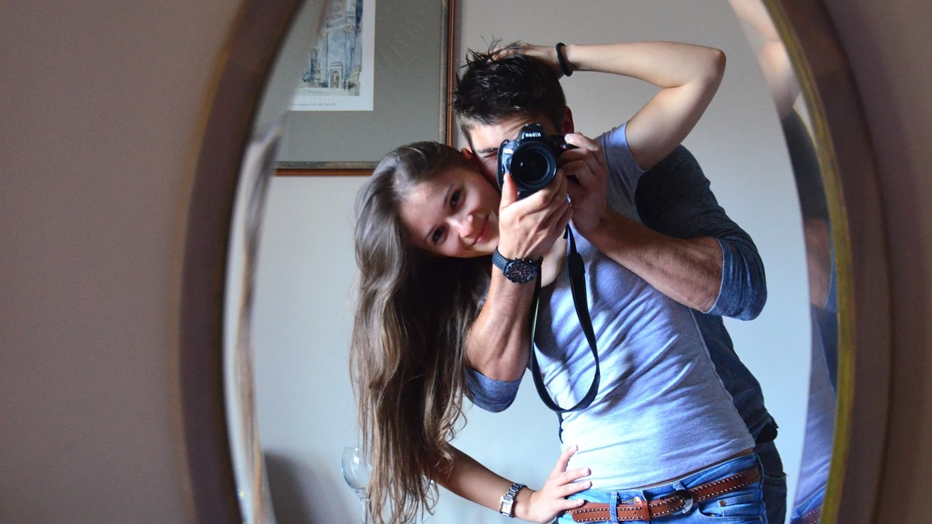 Pareja en el espejo