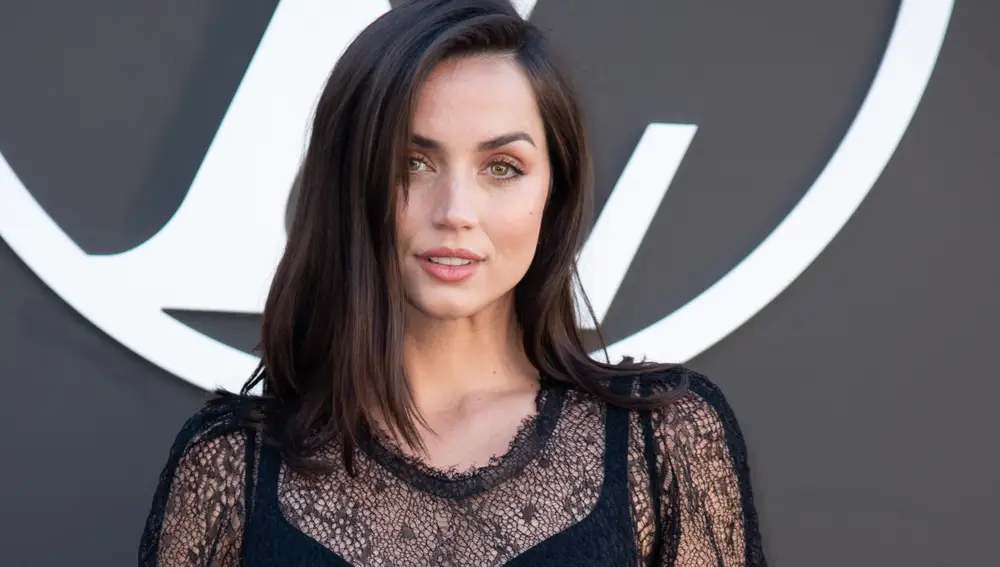 Ana de Armas en el desfile de Louis Vuitton.