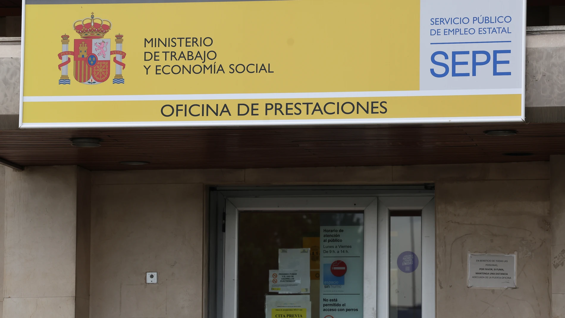 Entrada de una oficina del SEPE, a 1 de octubre de 2024, en Madrid (España). El número de parados registrados en las oficinas de los servicios públicos de empleo subió en 3.164 personas en septiembre en relación al mes anterior (+0,1%), registrando así su menor alza mensual en este mes desde 2004 y su mejor dato para un septiembre desde 2007 si se exceptúan los años de pandemia, según datos publicados este miércoles por el Ministerio de Trabajo y Economía Social.02 OCTUBRE 2024;PARO;SEPTIEM...