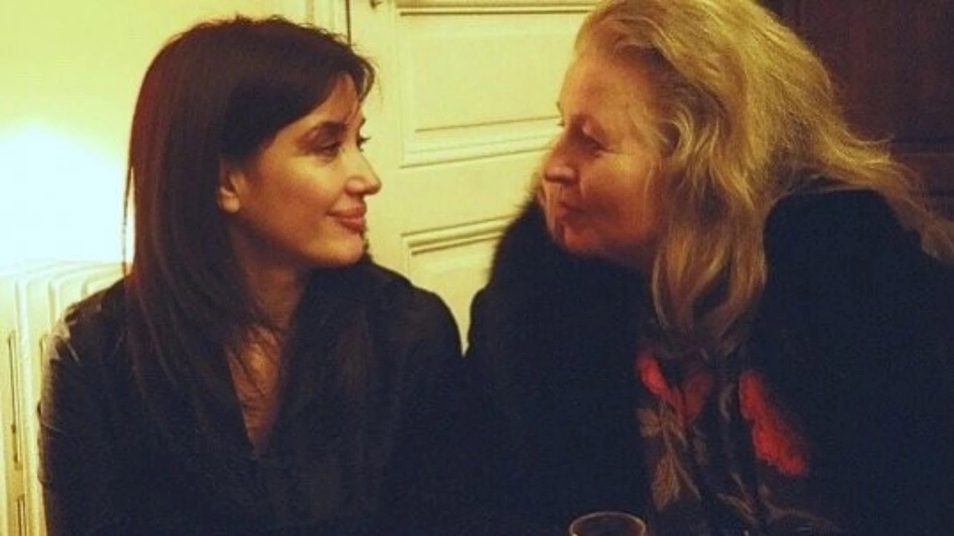 Andrea Bonelli (izda.) y Hanna Schygulla, en un encuentro entre ambas artistas