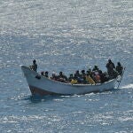 LLega un cayuco por sus propios medios con 54 personas a bordo a El Hierro