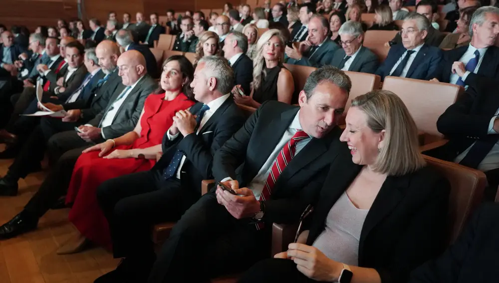 Autoridades en el acto de CyLTV