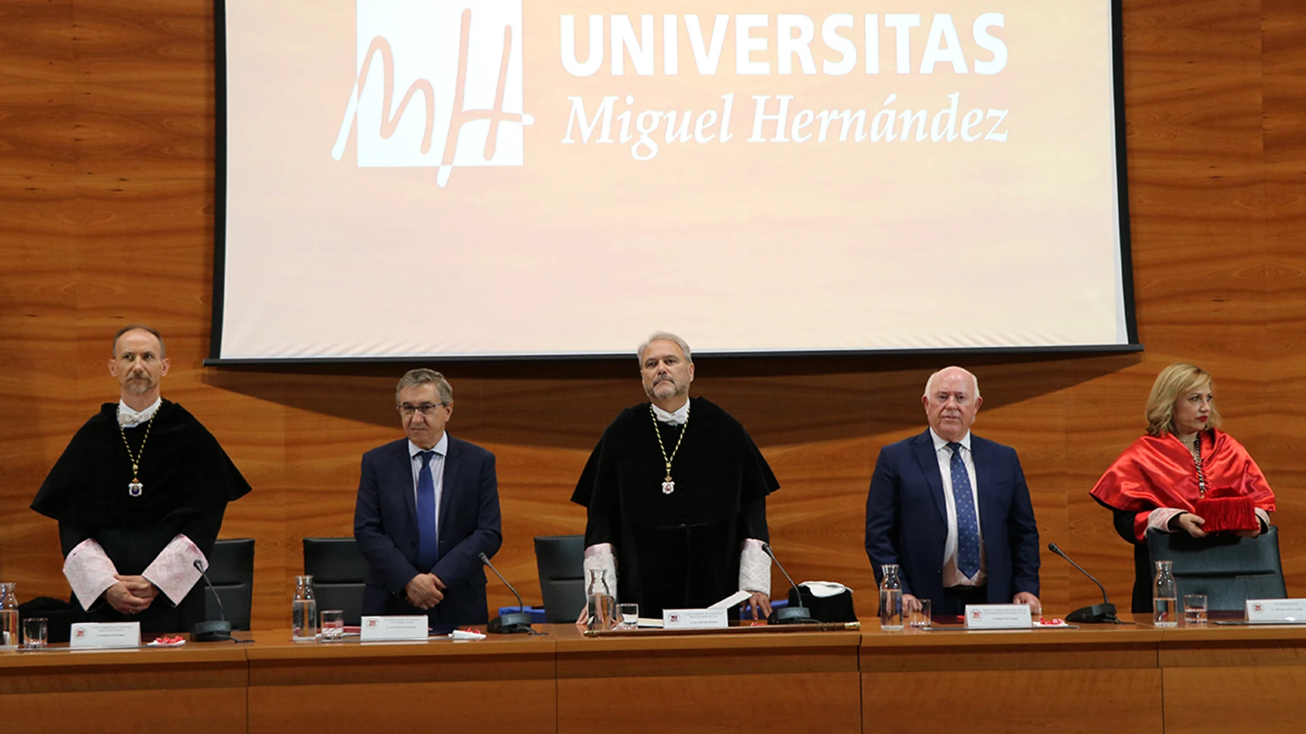 El rector de la Universidad Miguel Hernández de Elche, Juan José Ruiz, en el acto de hoy de apertura el año académico