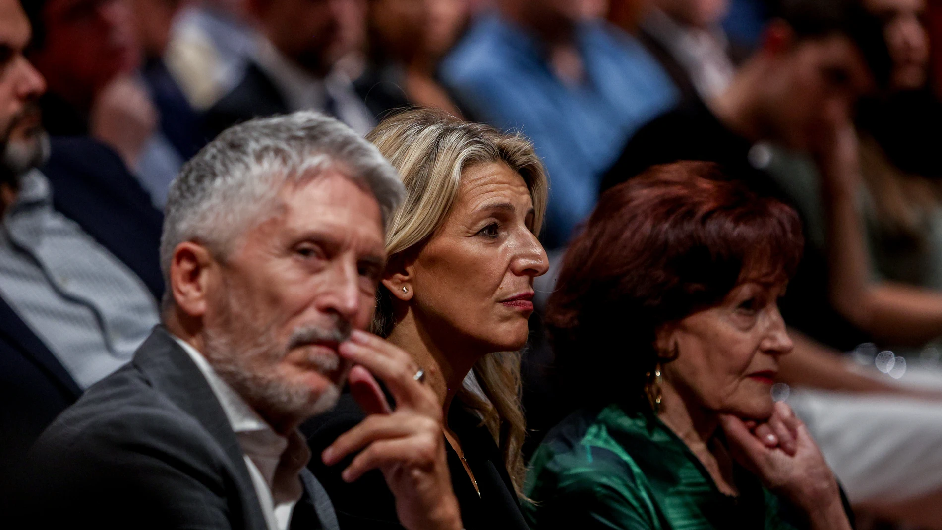 El ministro del Interior, Fernando Grande-Marlaska y la vicepresidenta segunda y ministra de Trabajo y Economía Social, Yolanda Díaz, durante la presentación del libro, 'En la piel de los héroes' en el Instituto Cervantes, a 3 de octubre de 2024, en Madrid (España). El libro de Xosé Fortes narra los cincuenta años de la fundación de la Unión Militar Democrática y su valeroso intento de democratizar desde dentro el ejército español al final del franquismo. 03 OCTUBRE 2024;PRESENTACIÓN;LIBRO;F...