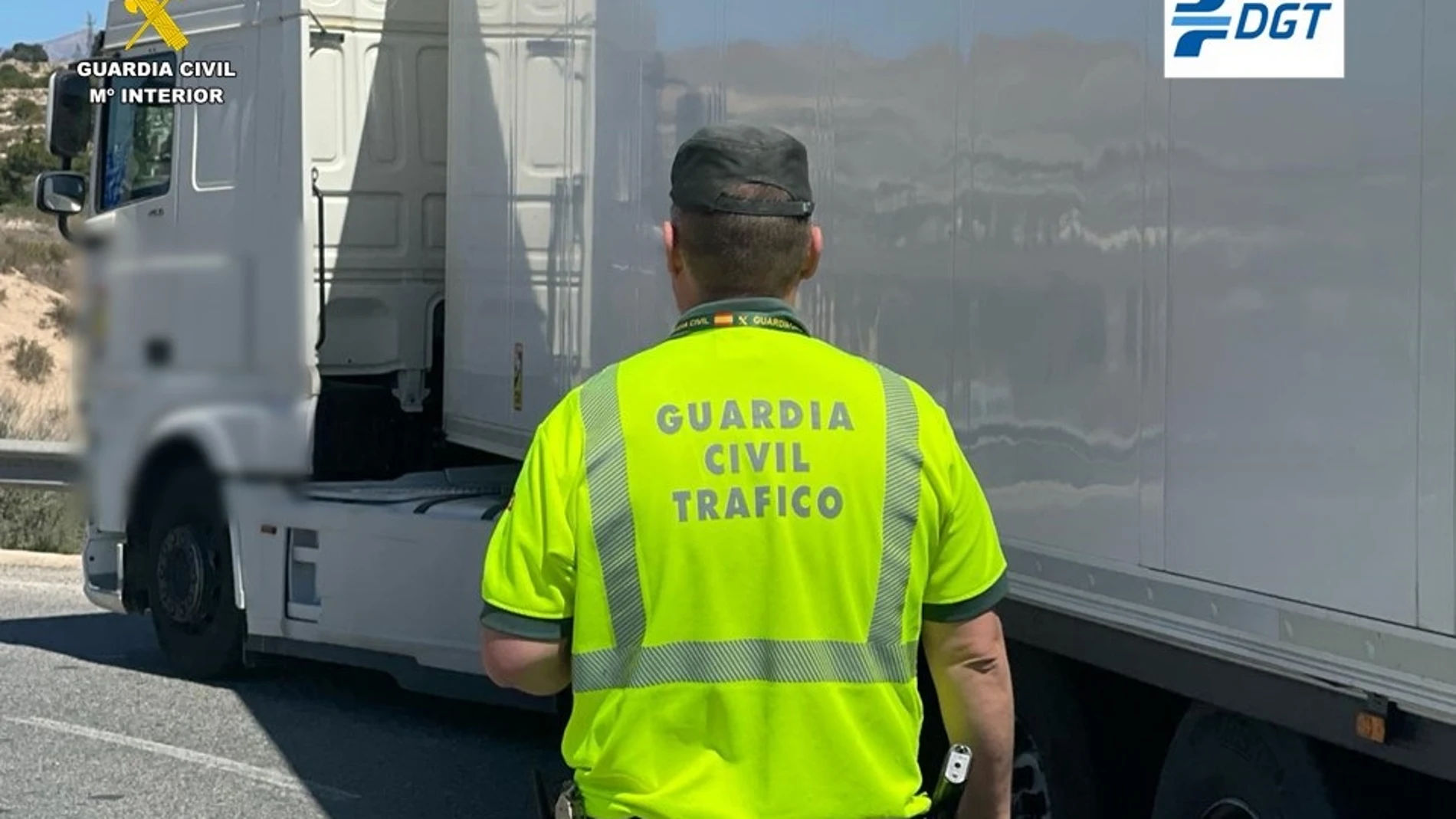 Fotografía de archivo de un guardia civil de Tráfico REMITIDA / HANDOUT por GC Fotografía remitida a medios de comunicación exclusivamente para ilustrar la noticia a la que hace referencia la imagen, y citando la procedencia de la imagen en la firma 03/10/2024