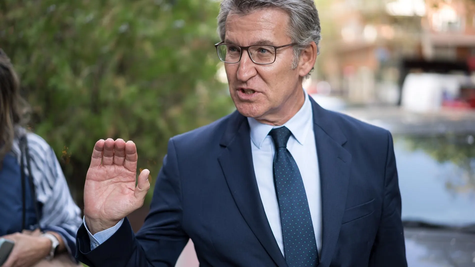 Feijóo confirma que denunciarán las cartas con "amenazas e insultos" que han recibido parlamentarias del PP