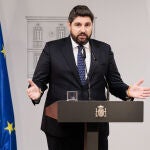 Sánchez recibe al presidente de la Región de Murcia, Fernando López Miras