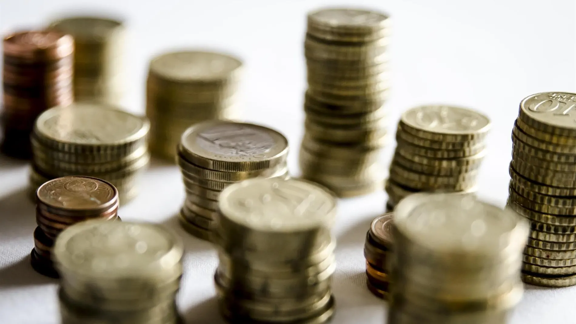 UE.- El ahorro de los hogares de la eurozona marca máximos de tres años y la inversión cae a mínimos desde 2020