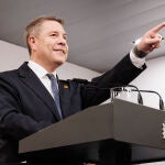 Sánchez recibe al presidente de Castilla-La Mancha, Emiliano García-Page