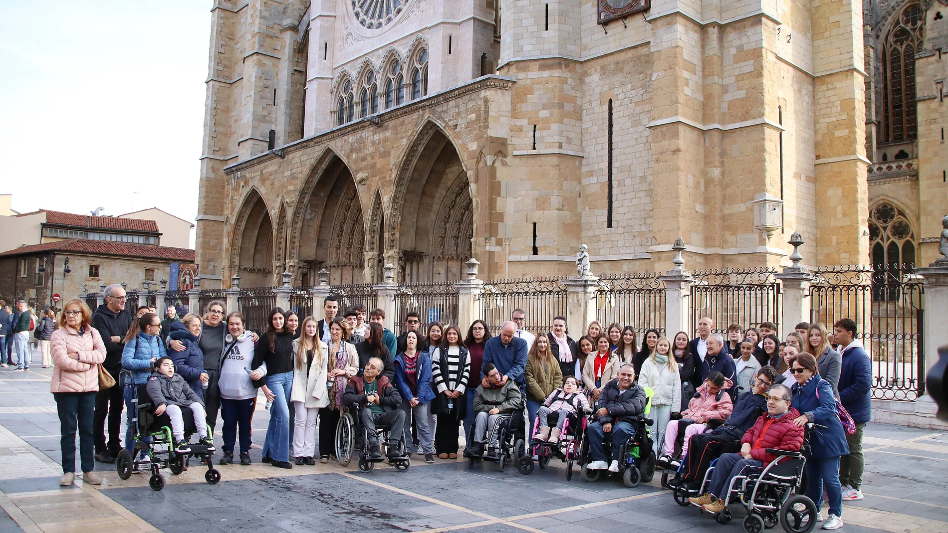 El alcalde de León, José Antonio Diez, asiste a la II Marcha Solidaria de Aspace León