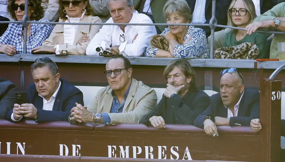 El juez Pedraz con amigos en Las Ventas