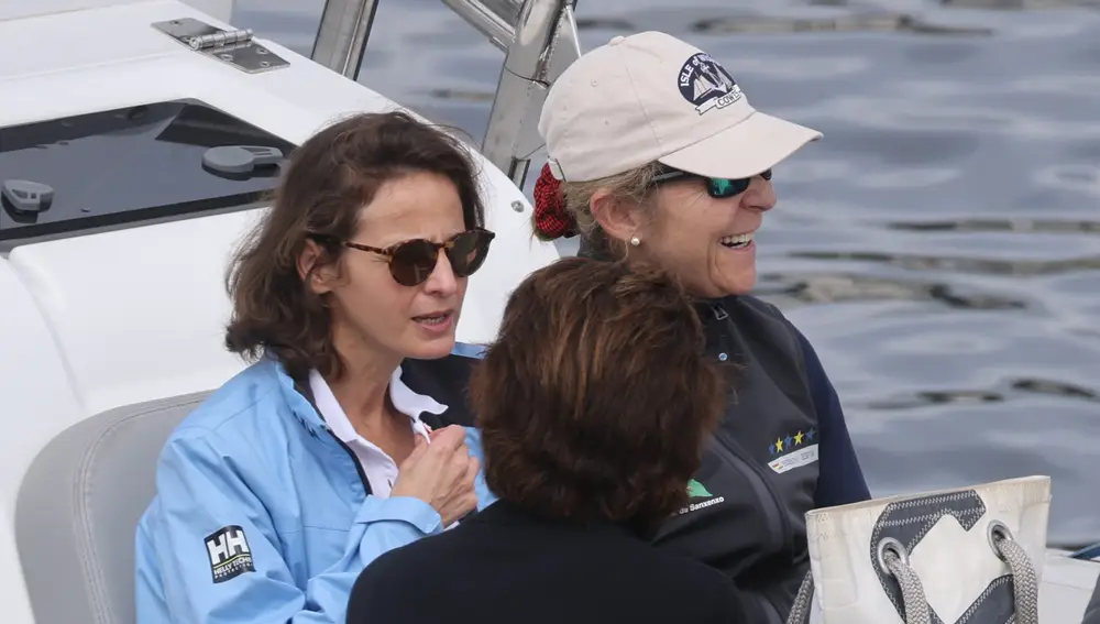 Laurence Debray y la infanta Elena navegando en Sanxenxo