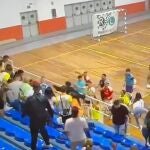 Fútbol Sala: Batalla a puñetazo limpio en la grada de un partido en Albolote (Granada)