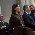 Isabel díaz Ayuso en acto religioso en la catedral de la Almudena