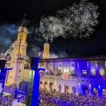 Los cantantes Juanjo y Naiara leen el pregón que da inicio a las Fiestas del Pilar en Zaragoza 