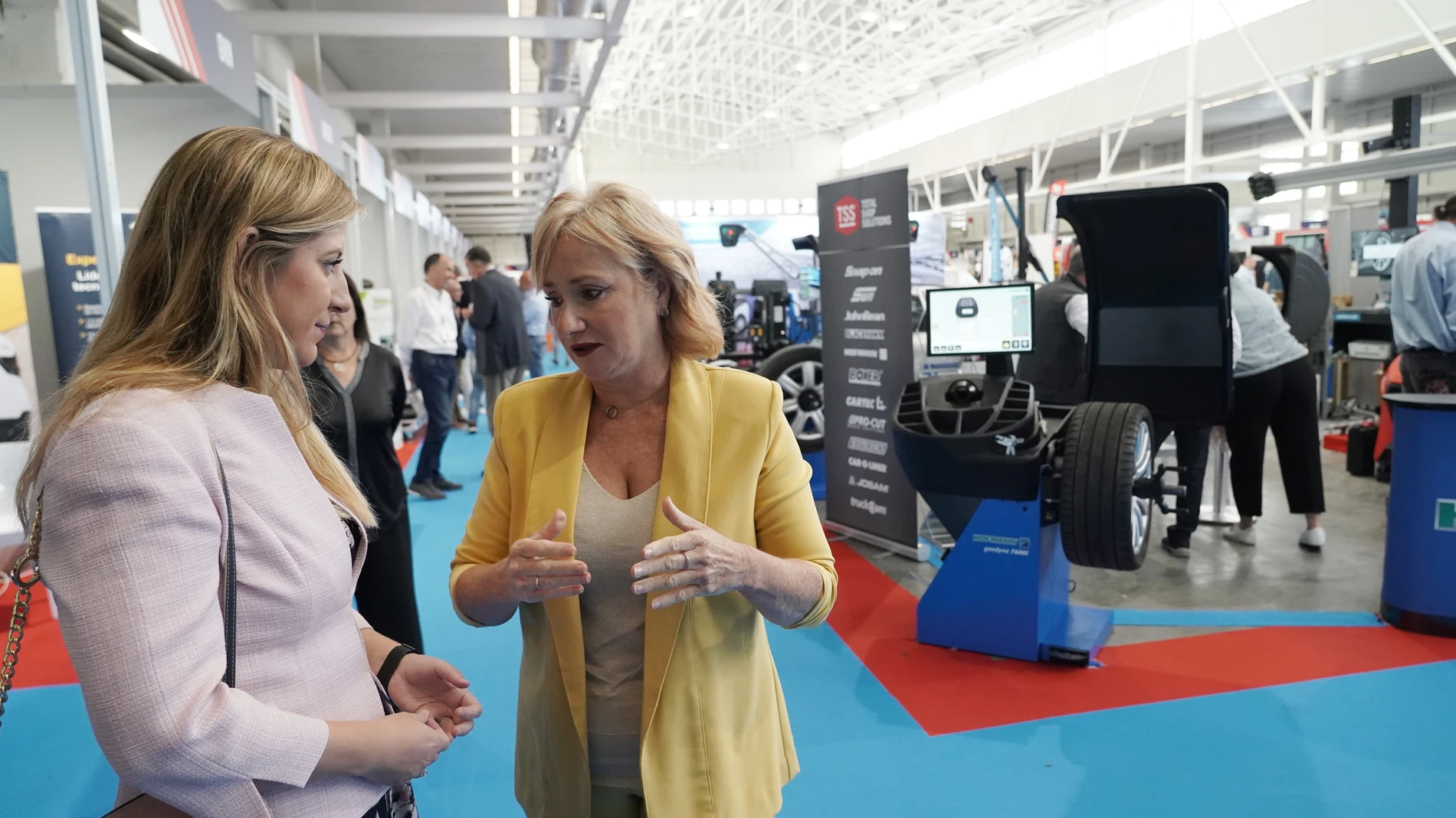 Leticia García dialoga con Raquel Alonso en la Feria que se celebra en Valladolid