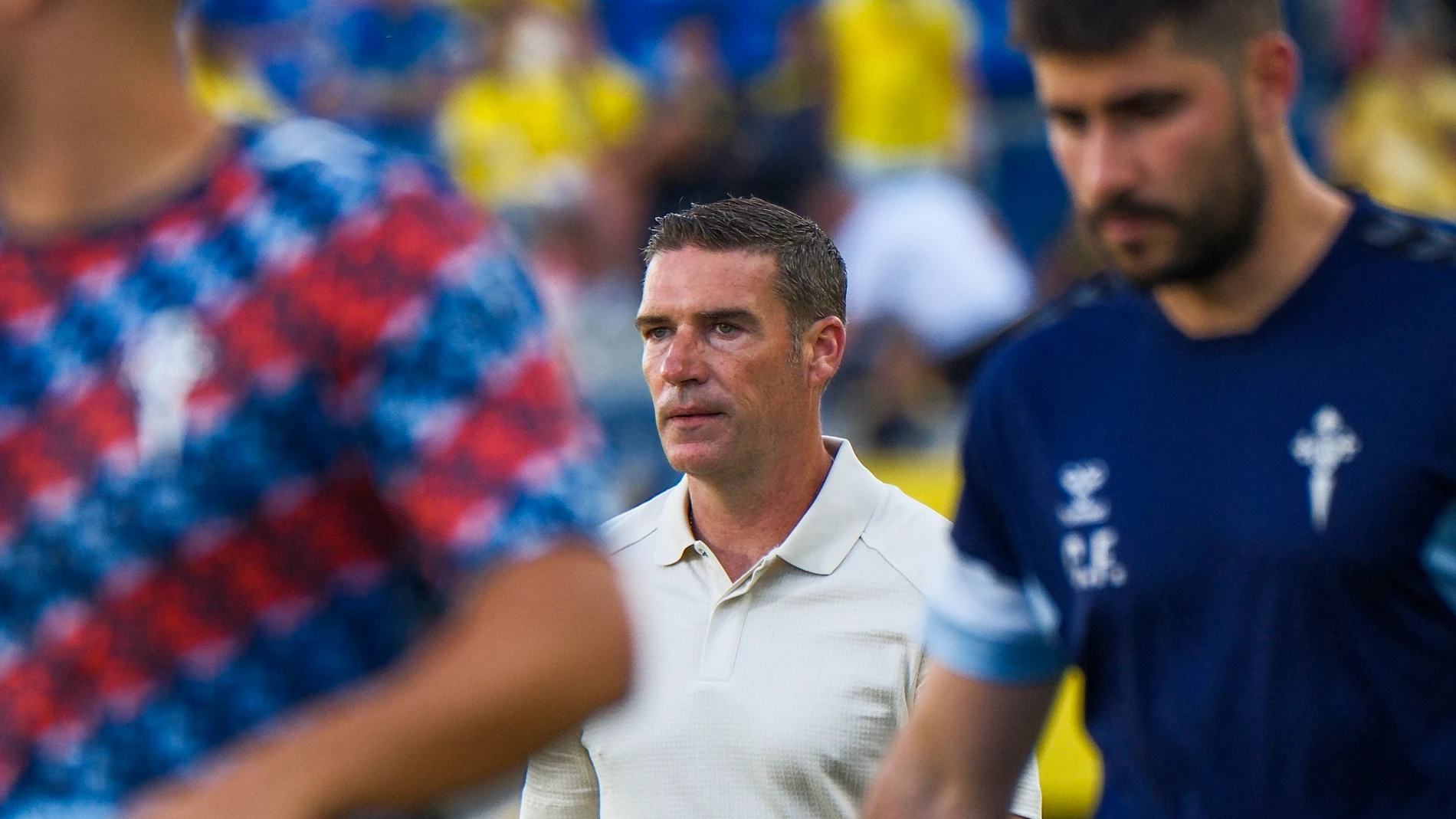 LAS PALMAS DE GRAN CANARIA, 05/10/2024.- El entrenador de la UD Las Palmas Luis Carrión , durante el encuentro de la jornada 9 de LaLiga que UD Las Palmas y Celta de Vigo disputan este sábado en el estadio de Gran Canaria. EFE/Angel Medina G.