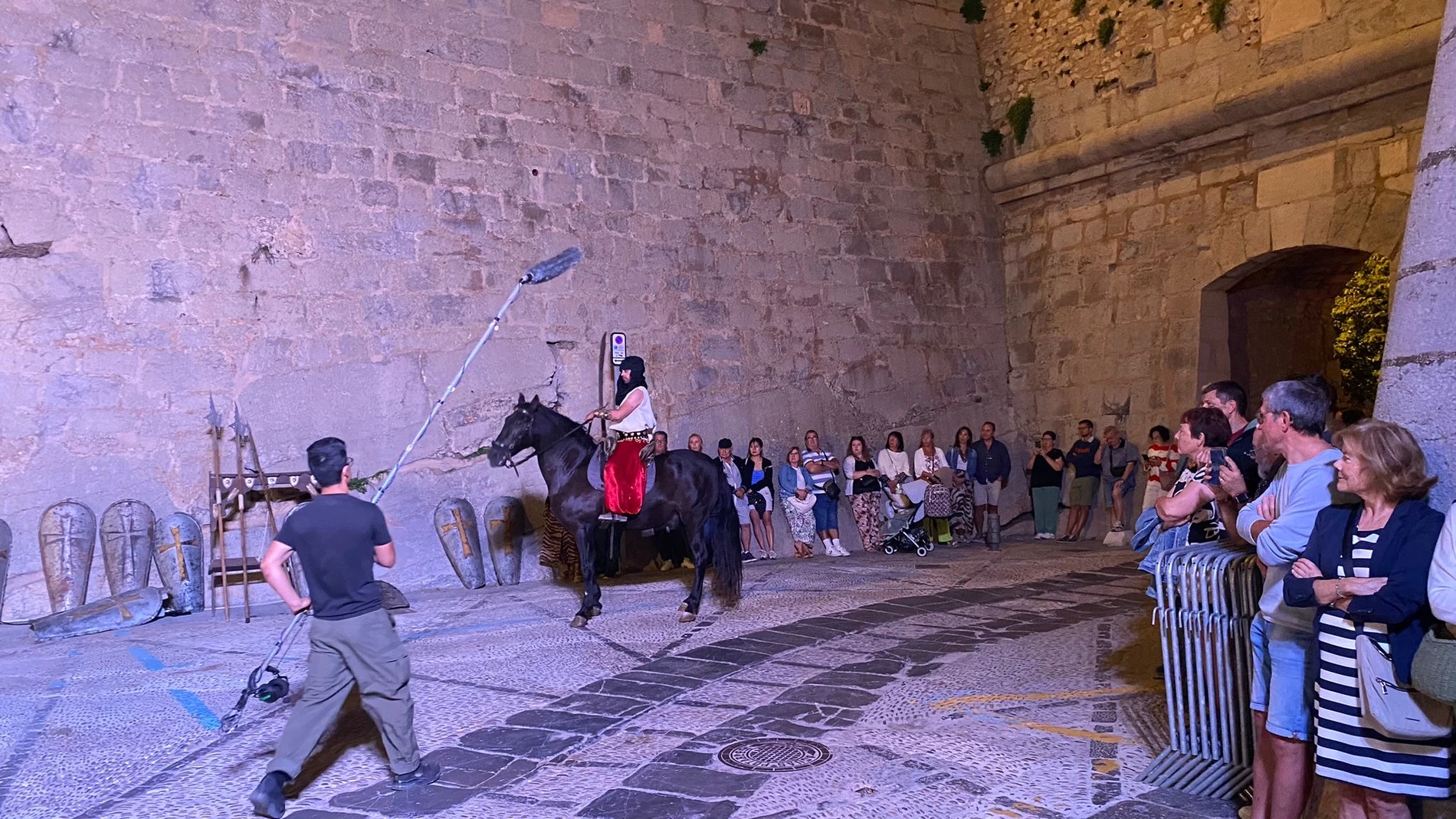 Los visitantes y turistas se convierten en actores y actrices por un día en Peñíscola