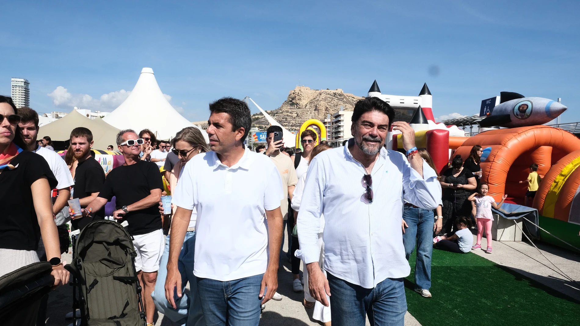 El president de la Generalitat, Carlos Mazón, y el alcalde de Alicante, Luis Barcala. REMITIDA / HANDOUT por GVA Fotografía remitida a medios de comunicación exclusivamente para ilustrar la noticia a la que hace referencia la imagen, y citando la procedencia de la imagen en la firma 05/10/2024