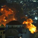 Suburbios de Beirut viven su noche "más violenta" con 30 bombardeos, según agencia estatal