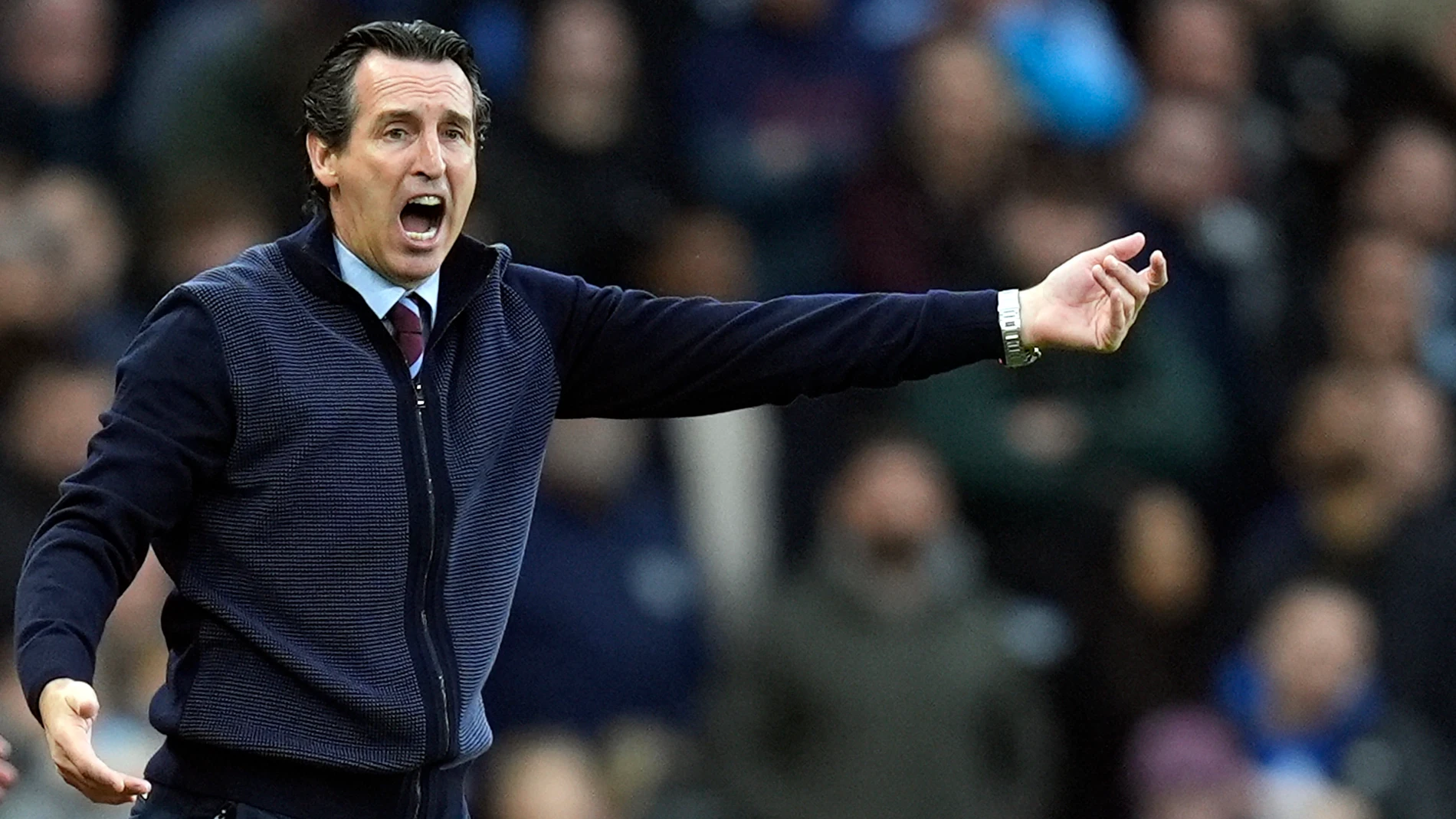 Birmingham (United Kingdom), 06/10/2024.- Manager Unai Emery of Aston Villa reacts during the English Premier League match between Aston Villa and Manchester United in Birmingham, Britain, 06 October 2024. (Reino Unido) EFE/EPA/TIM KEETON EDITORIAL USE ONLY. No use with unauthorized audio, video, data, fixture lists, club/league logos, 'live' services or NFTs. Online in-match use limited to 120 images, no video emulation. No use in betting, games or single club/league/player publications.