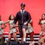 Manuel Turizo da un concierto gratuito en la Puerta de Alcalá por el Día de la Hispanidad