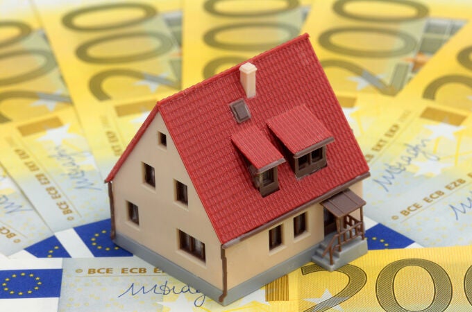 El precio de la vivienda en España se incrementa y el alquiler o la compra de casas y pisos está cada vez más "inaccesible", en una fuerte crisis del mercado inmobiliario