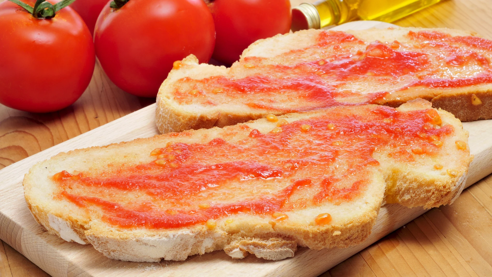 El pan es uno de los productos más típicos de nuestra comida, y sus efectos en el organismo tras consumirlo puede tener desde beneficios hasta peligros para la salud