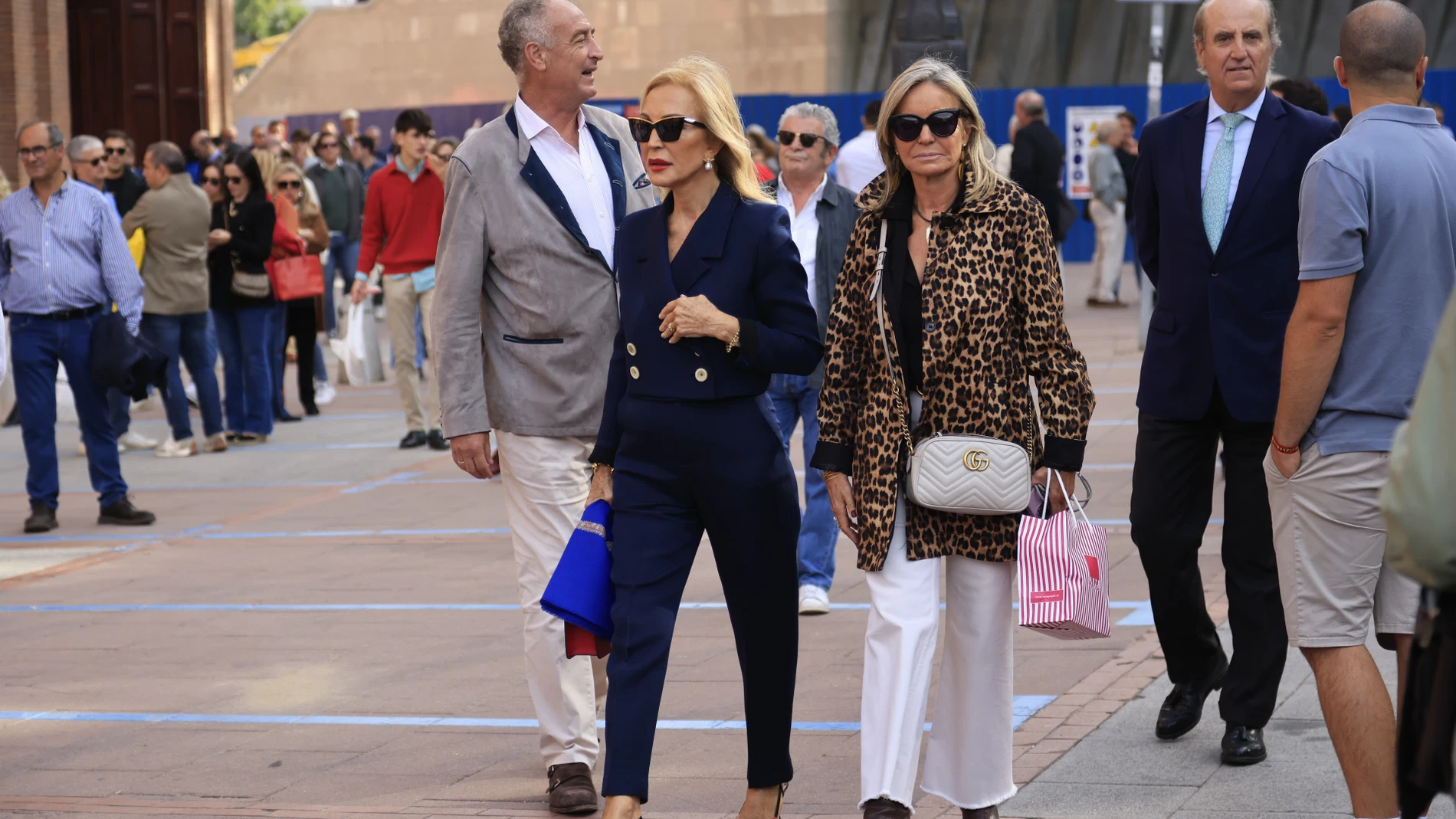 Carmen Lomana llegando a Las Ventas.