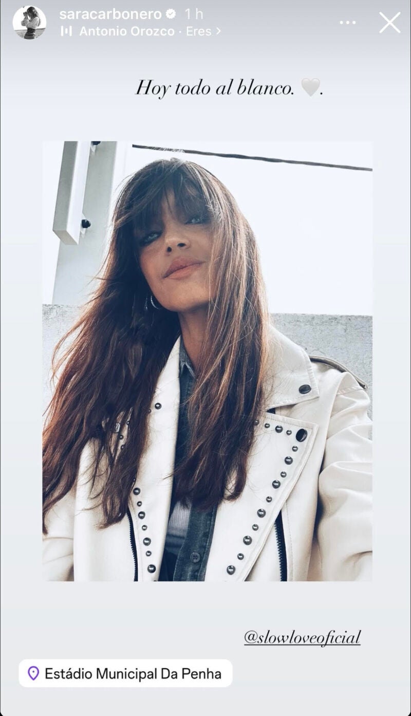 Sara Carbonero con biker blanca.