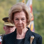 La Reina Sofía reaparece en Torrejón de Ardoz luciendo un broche que le regalaron por su boda con Don Juan Carlos 