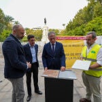 José Luis Sanz presentó ayer el proyecto de reforma de la Plaza Nueva, donde radica la sede del Ayuntamiento hispalense
