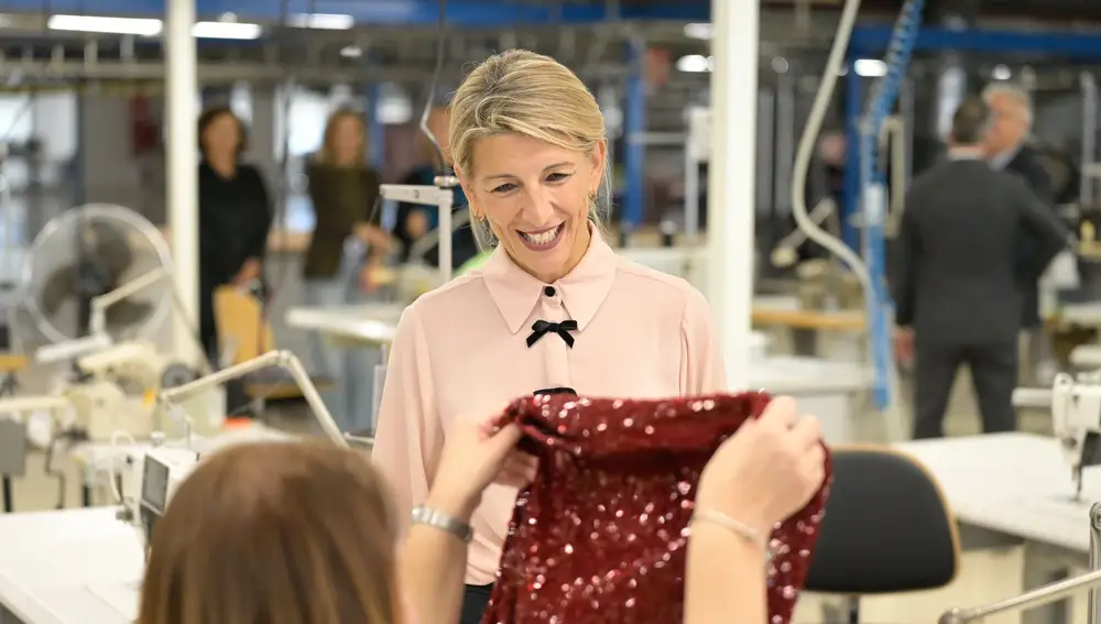 La vicepresidenta segunda y ministra de Trabajo y Economía Social, Yolanda Díaz, visita las instalaciones de Inditex en Arteixo, A Coruña, (España). La vicepresidenta segunda se reúne hoy en Arteixo con la dirección de Inditex y también con el comité de empresa, para abordar la agenda laboral del Ministerio, en concreto, para tratar la aplicación de la reducción de la jornada laboral.